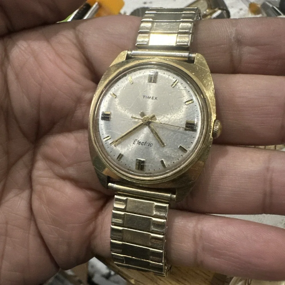 Working Vintage Timex Electic Mens Watch 34mm Quartz New Battery Gold Tone 7.5in